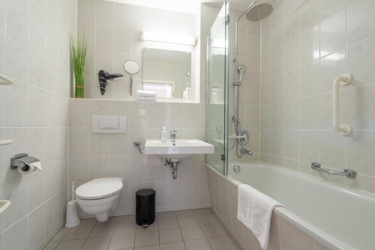 Feriendorf Rugana - Komfort Appartement Mit 1 Schlafzimmer Und Terrasse B47 Dranske Esterno foto